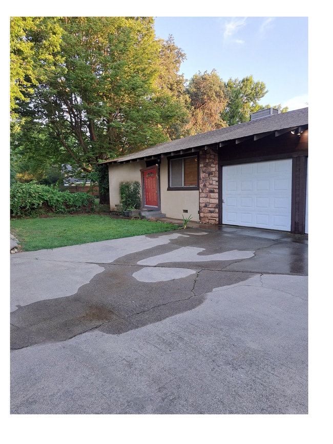 Building Photo - 857 Henshaw Ave