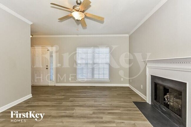 Photo - 811 Royal Oaks Dr