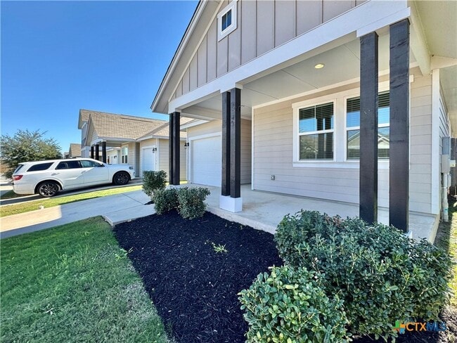 Photo - 320 La Escalera Dr