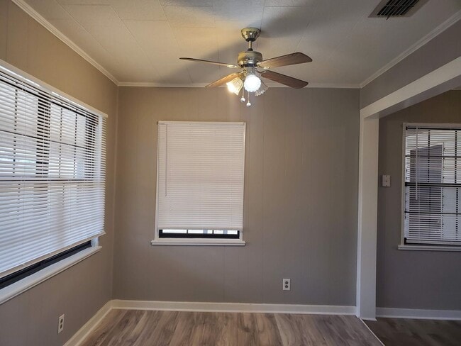 Photo - 1000 Ronald St