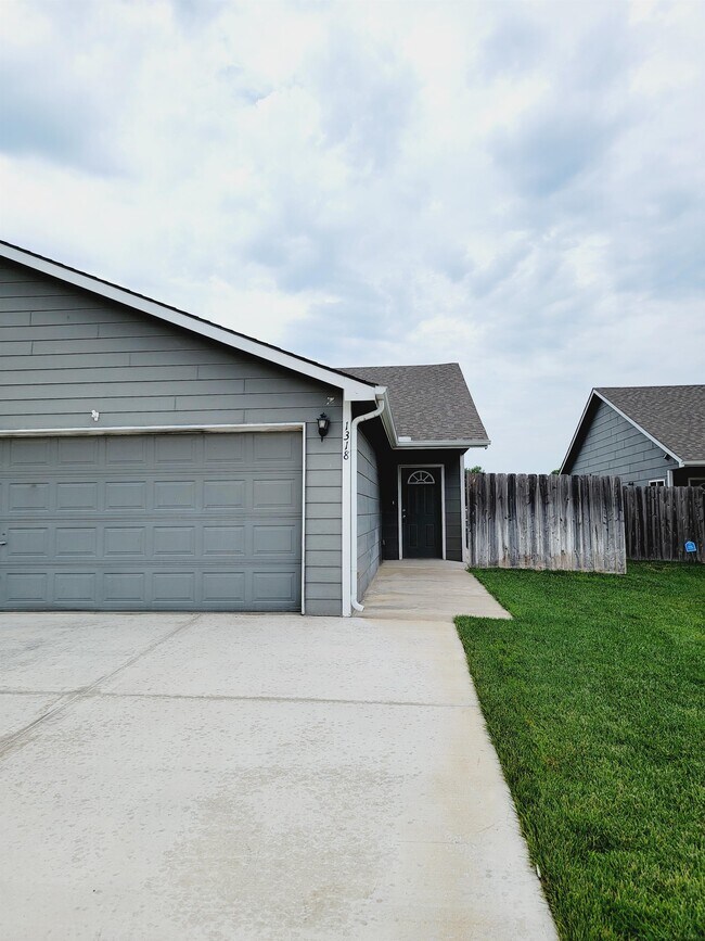 Photo - 1318 N Curtis Ct