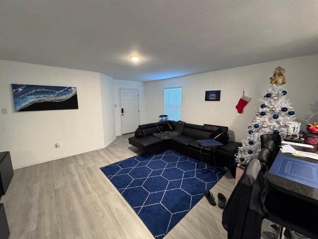 Photo - 10415 Welder Oak