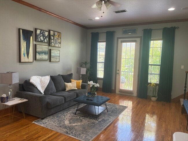 Photo - 1008 Pavillion St