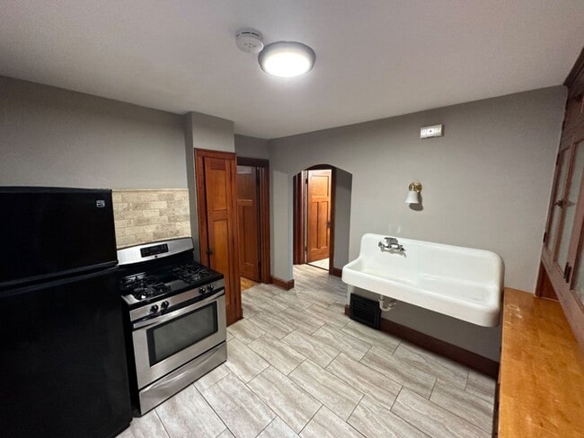 Building Photo - 936-938 S. 75th St. Rental