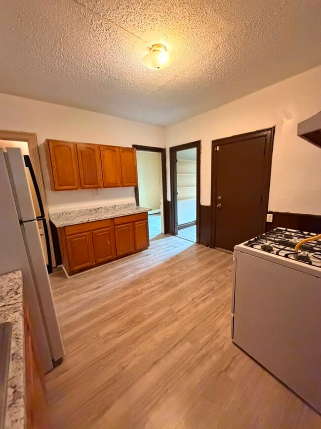 381 8th St Unit 381 8th St #2