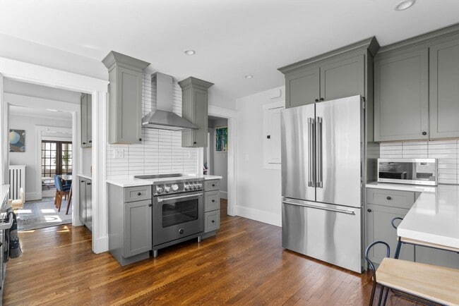 Building Photo - 151 Pleasant St Rental