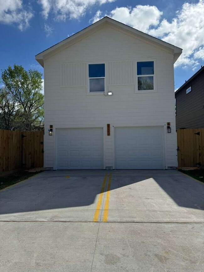 Photo - ? 3 Bed / 3.5 Bath Duplex – Spacious & Move-In Ready! ?