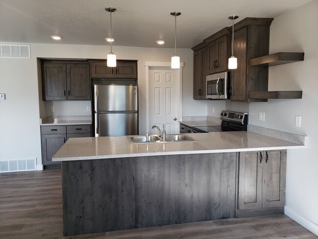 Photo - 4 Bed 2.5 Bath in Springville!!
