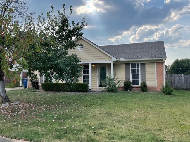 Building Photo - Magnolia Subdivision, quiet street