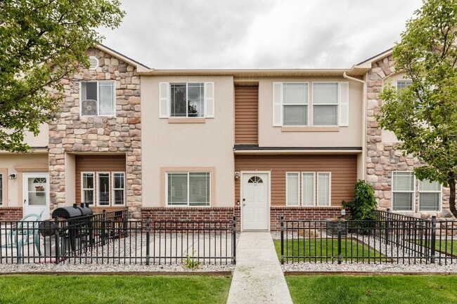 Photo - 484 W 1490 N