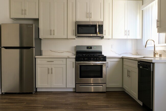 Photo - Coldwater Canyon Apartments