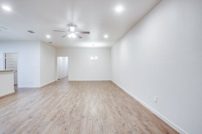 Photo - Beautiful Like-New Townhome Located South ...