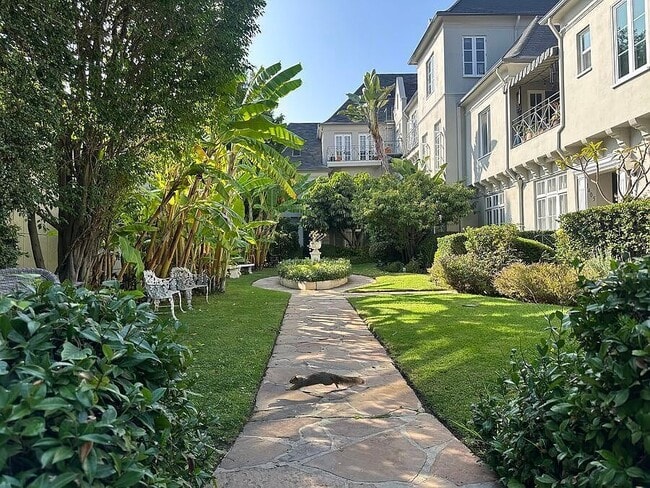 Building Photo - 1407 Laurel Ave Unit 1406