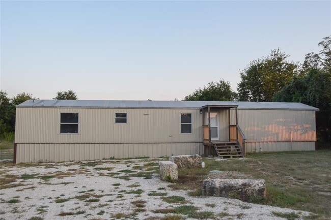 Photo - 900 Phillip Ln