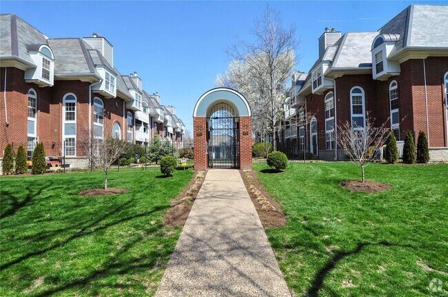 Building Photo - 4225 W Pine Blvd Unit #8 Rental