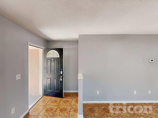 Photo - 8206 Clermont St