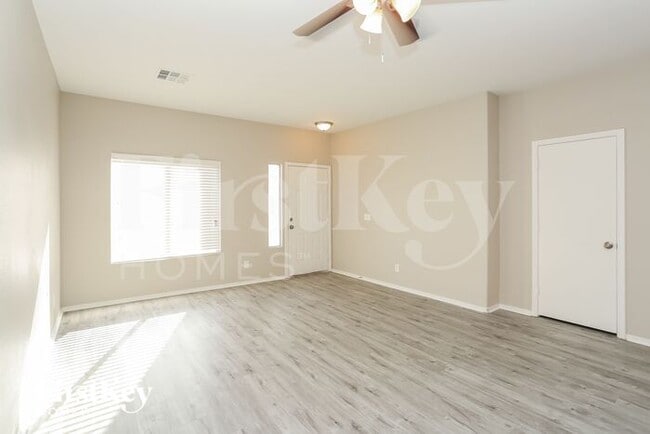 Photo - 6233 Highland Gardens Dr House