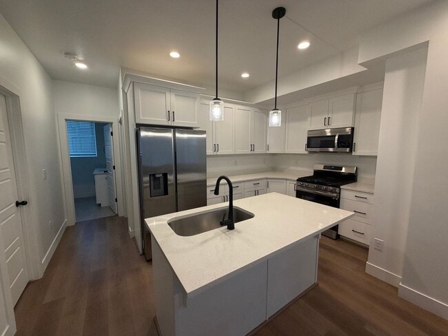 Building Photo - 144 E Abbeville Ct