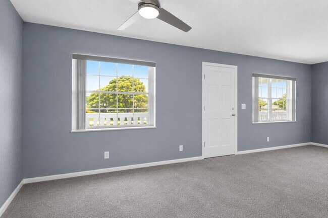 Photo - 10000 Meridian Way N Unidad 15