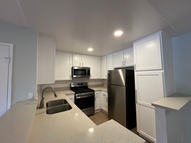 Photo - 5235 Kester Ave