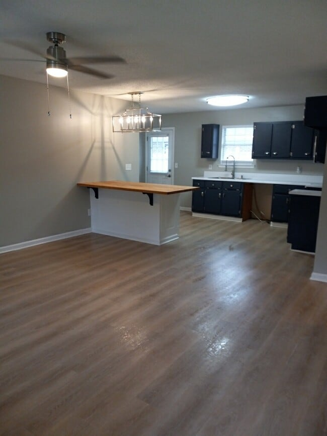 Photo - 7 Redwood St NE Unit B