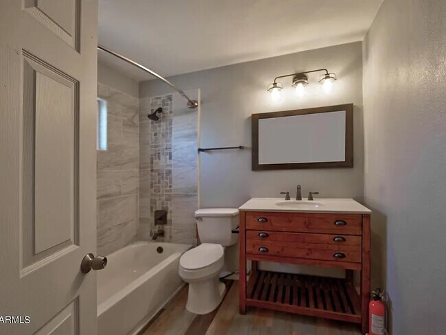 Photo - 405 Shattuck St