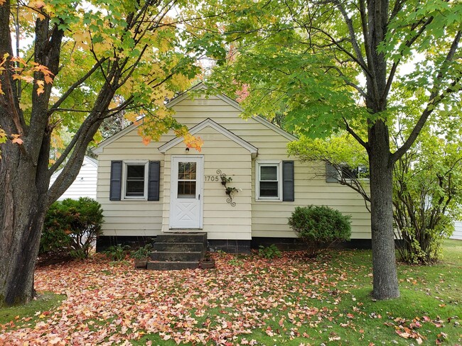 3 Bedroom home in Wausau! - 3 Bedroom home in Wausau!