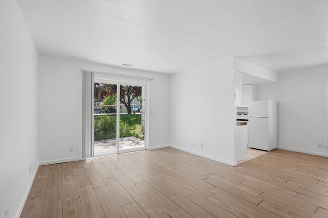 Photo - 4616 S Quail Vis Cv Unidad Apt H