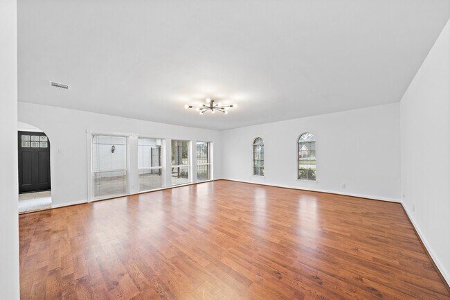Photo - 7810 Antoine Dr