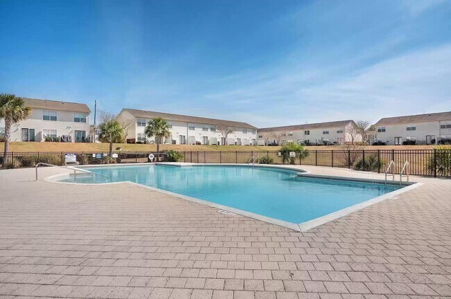 Photo - 748 Majestic Dr