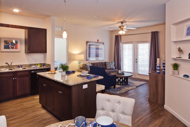 The Oaks at Southlake Commons Luxury Apartments