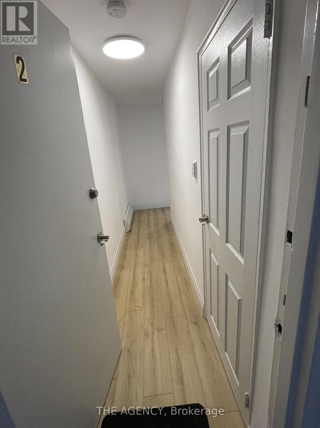 Photo - 2940 Dundas St W