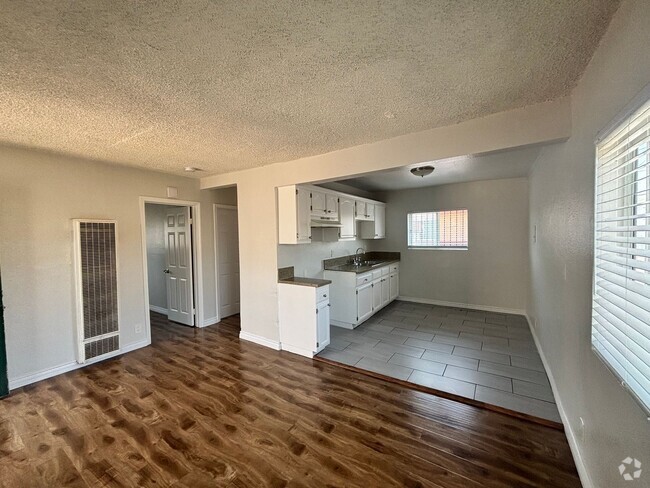 Building Photo - 1333 E 47th St Unit 1335 1/2 Rental