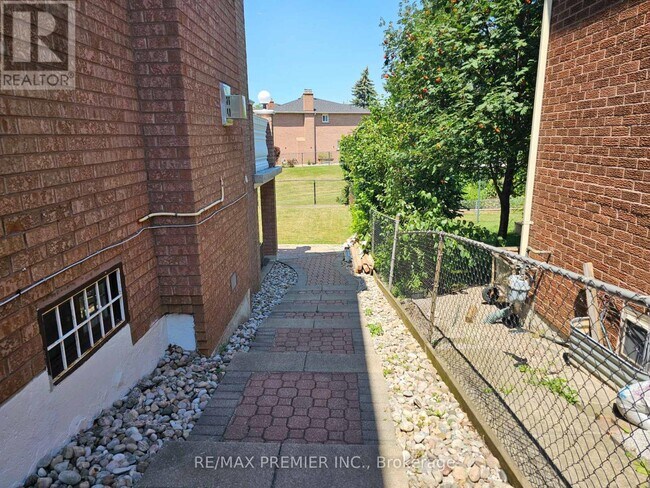 Photo - 16 Vineyard Ct
