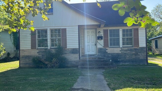 Photo - 3220 Shannon Ave