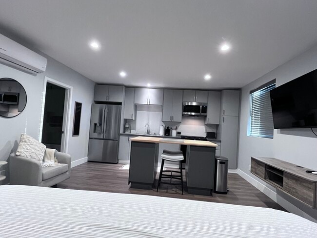 Interior - 7718 Sedan Ave Unidad A