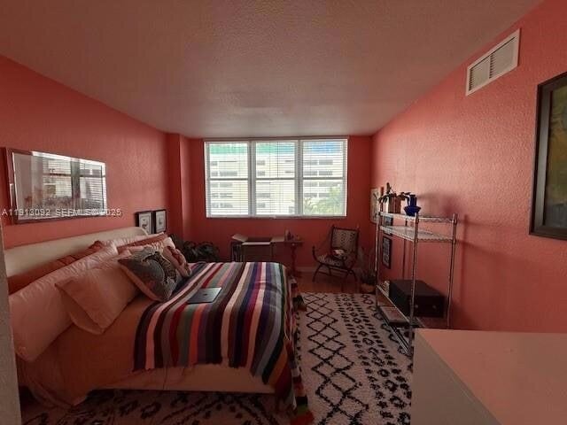 Building Photo - 500 NE 29th St Unit 503