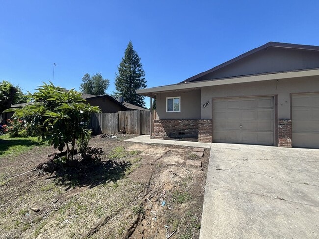 Building Photo - 6417-6417 San Stefano St Unit 6415