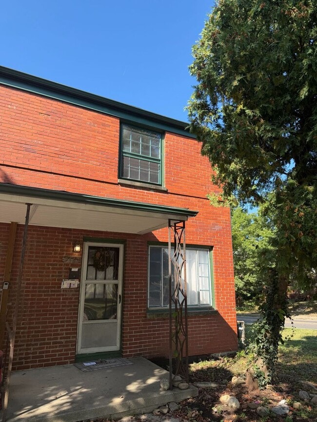 Building Photo - 2563 Medary Ave Unit 1