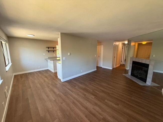 Building Photo - 1624 201st Pl SE Unit 6D
