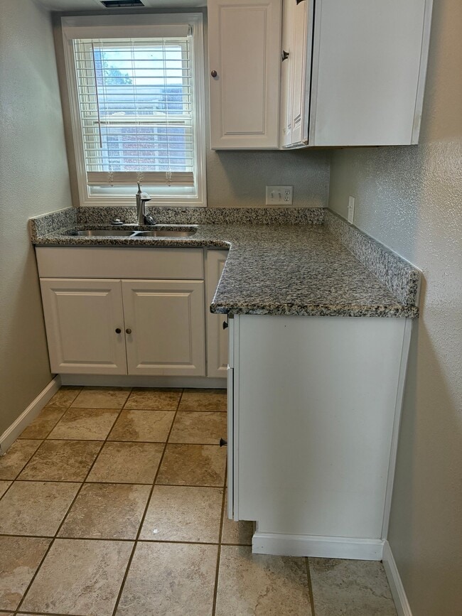 Photo - 5716 Phillips Ave Unit 4