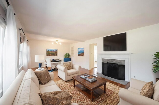 Photo - "Charming 2-Bedroom Duplex with Cozy Fireplace on Washington Blvd – Your Ideal Indianapolis Retre...