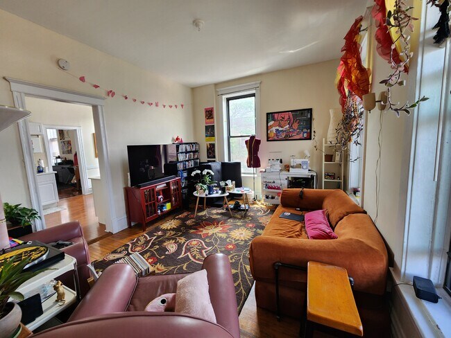 Photo - 1048 N Marshfield Ave Unidad 3R Rental