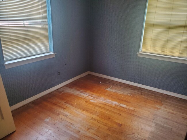 Photo - Available Now! 4Bed 1.5Bath NorthSide Home