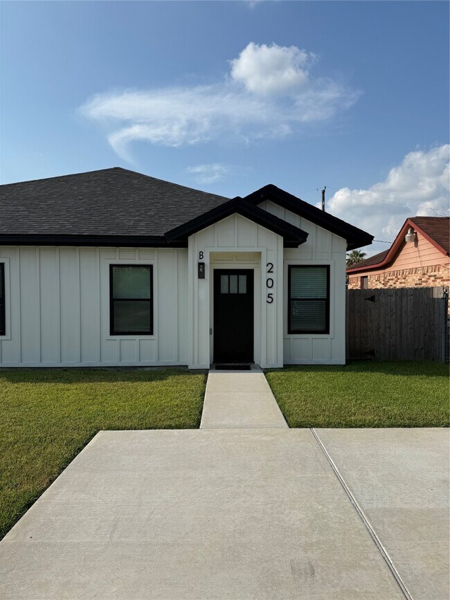 Building Photo - 205 Bolden St Rental