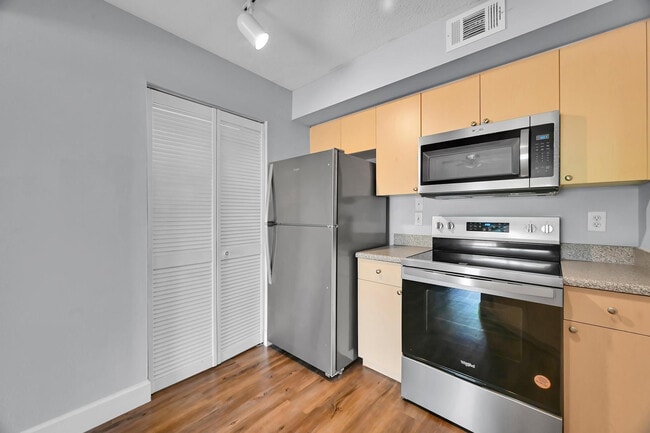 Photo - 3740 NW Adriatic Ln Unidad 305