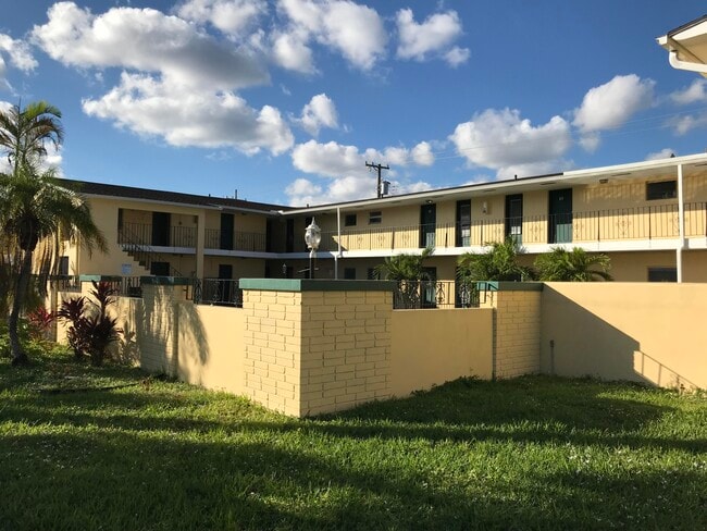 Photo - 2285 NE 172nd St Unit 7