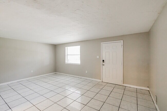Photo - 2418 SW 6th Ct