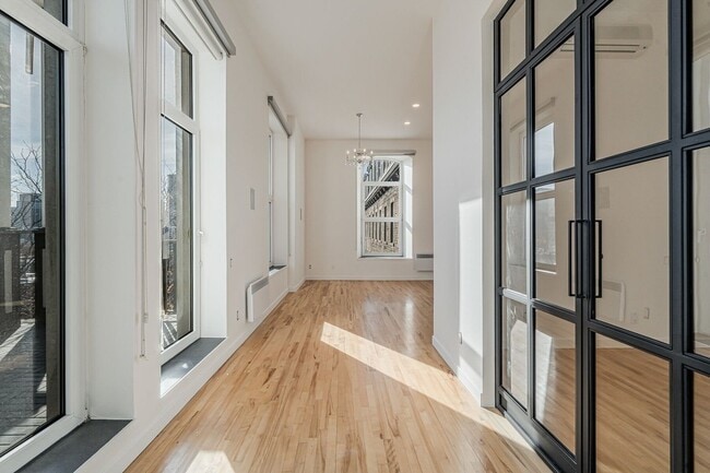 Photo - 244 Sherbrooke St E Unit 414