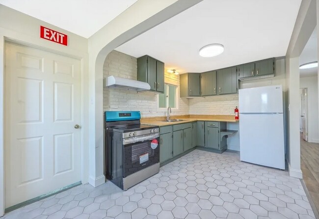 Photo - 318 Newton St